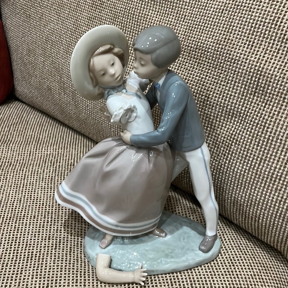 Lladro Fine China Boy Girl Dancing Statue Vintage